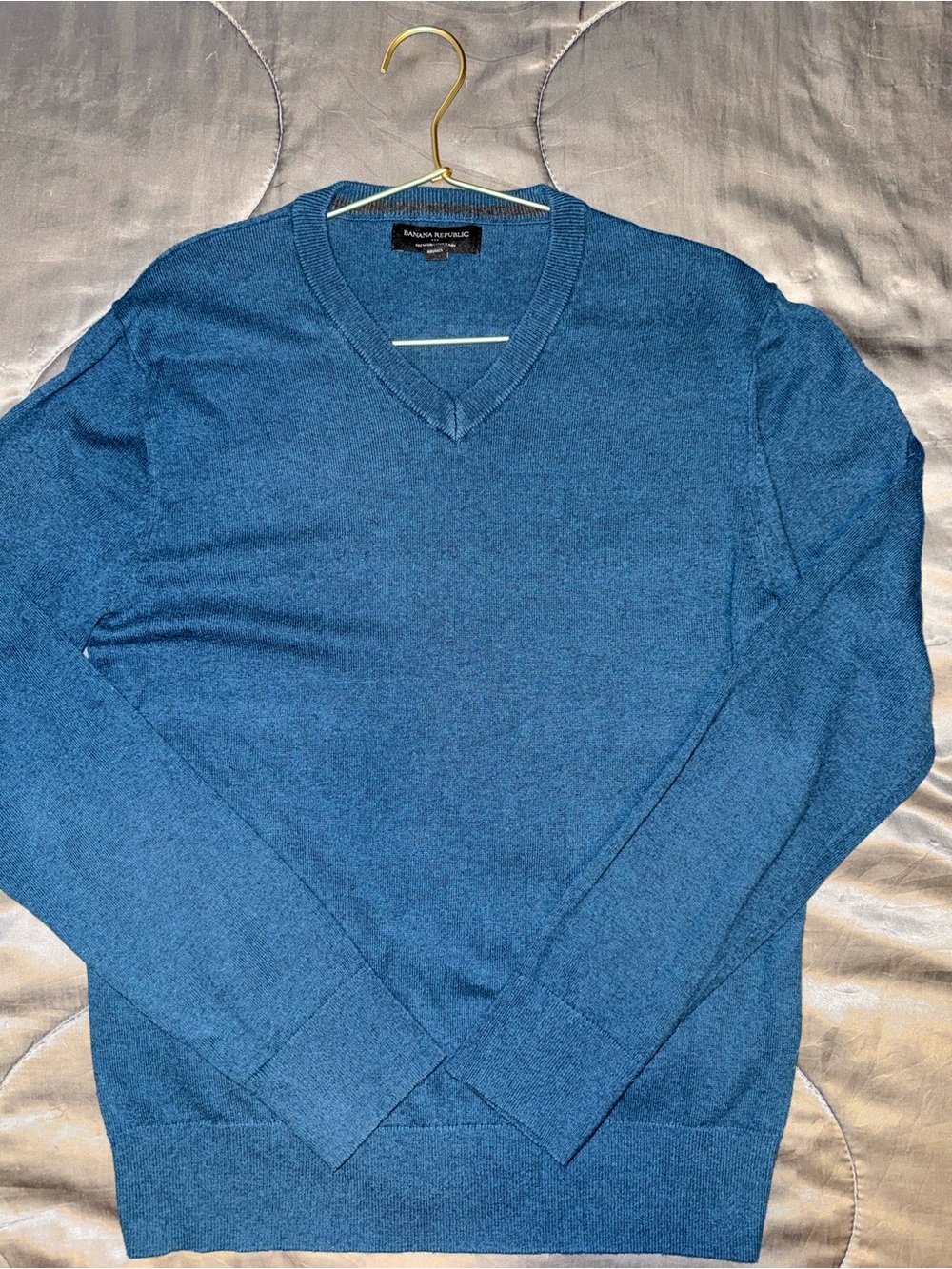 Banana Republic Men's V-Neck Premium Luxe Yarn Sweater 🧶🔷